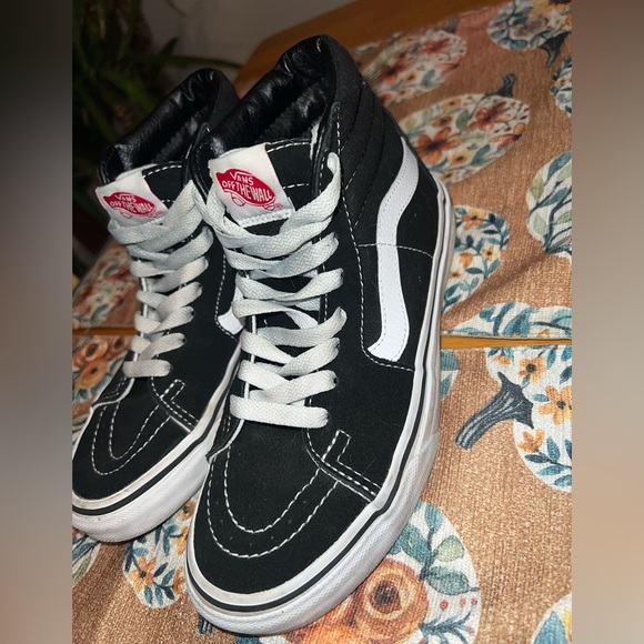 Black and white Vans, size 5.5.. my daughter only wore them a few times.. - Picture 3 of 7